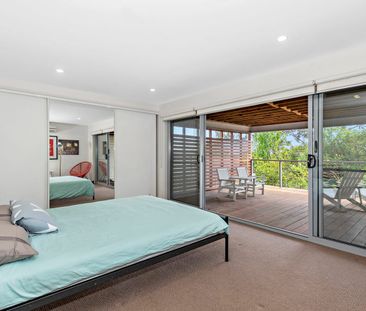 Coastal Living with 5 Bedrooms - Photo 3