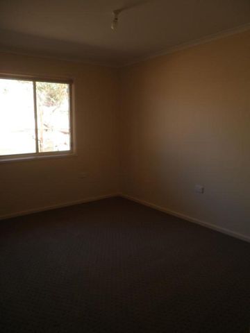 Spacious and Neat 3 Bedroom Home - Photo 4