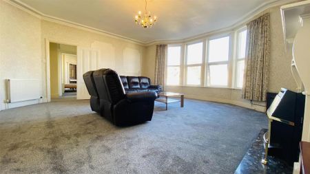 3 bedroom flat to rent - Photo 4