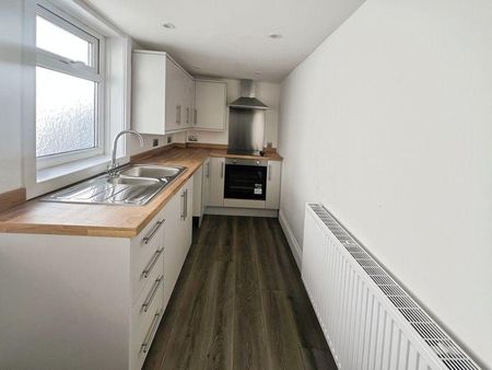 3 bedroom terraced house to rent - Photo 4
