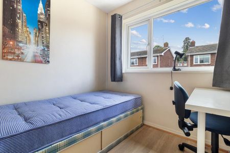 5 bedroom semi-detached house to rent - Photo 4