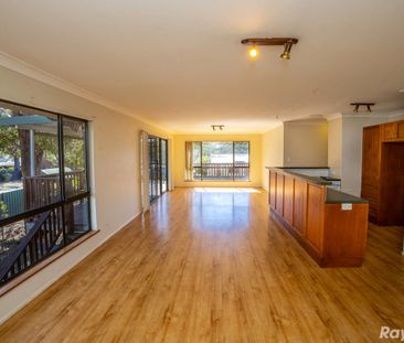 Charming 2-Bedroom Village Sanctuary - Steps from Shops & Beaches! - Photo 1