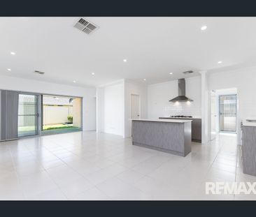 Spacious 4x2 with Theatre in Alkimos Beach - Photo 6