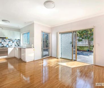 “SPACIOUS 3 BEDROOM HOME, DOUBLE GARAGE” - Photo 6