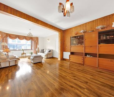 3 Bed Terraced House, Roman Road, E6 - Photo 1