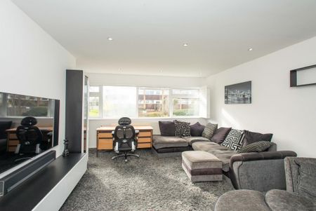 3 bedroom maisonette to rent - Photo 2