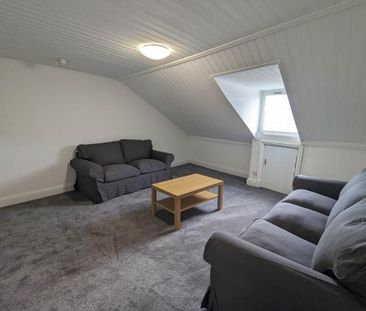 3 bedroom flat to rent - Photo 1