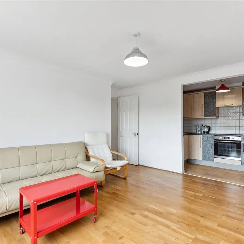 2 bedroom flat in Sopwith Way - Photo 1