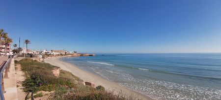 Alquiler de piso en Calle Virgen de Monserrate - Photo 3