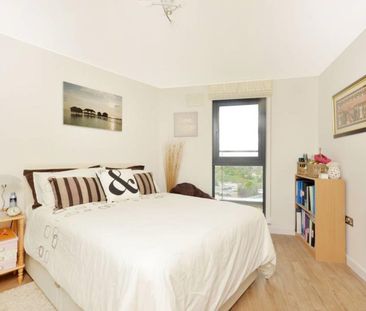 2 bedroom penthouse to rent - Photo 4