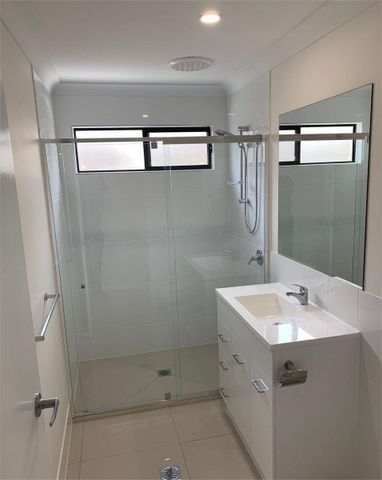 Modern Duplex in Central Location - Photo 4