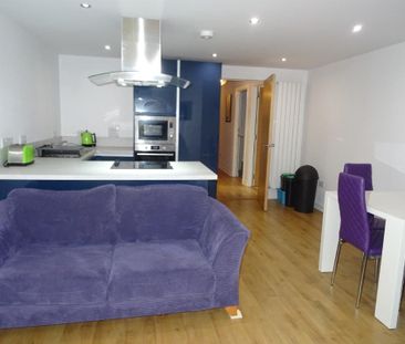2 bedroom flat to rent - Photo 2