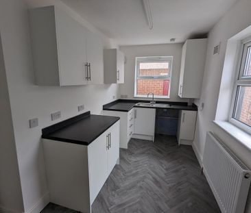 4 bedroom end of terrace house to rent - Photo 6