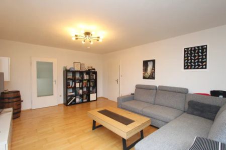 Großzügig geschnittene 2-Zimmer-Wohnung in Kassels Zentrum mit Blick ins Grüne - Photo 2