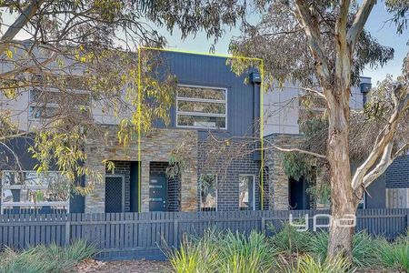 Perfect Location! - Photo 4