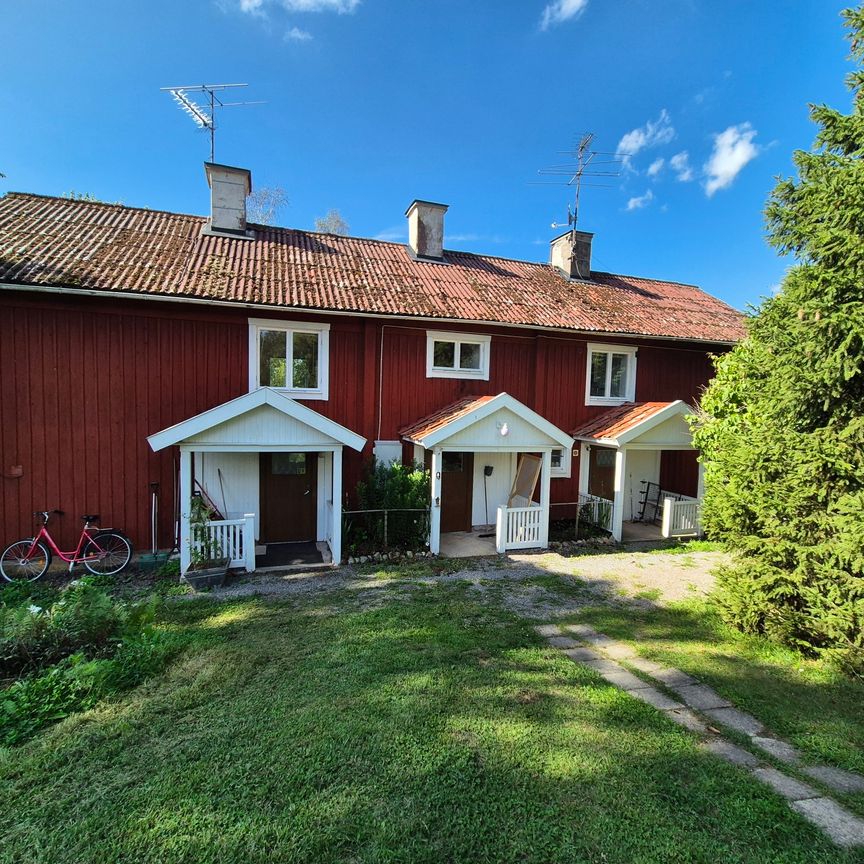 Husby Rödbo, Stallarholmen - Foto 1