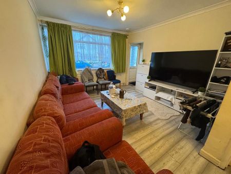 3 bedroom semi-detached house to rent - Photo 2