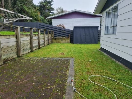 Bright & Spacious Home in Frankleigh Park - Photo 1