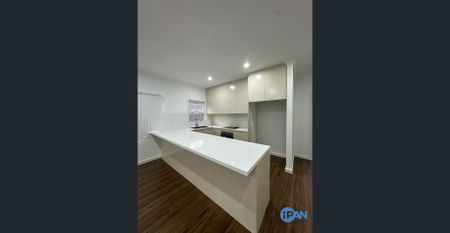 Spacious 4 Beds Family Home in a Convenient Location !! - Photo 4