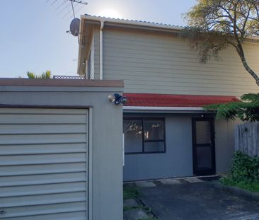 MEADOWBANK: Meadowbank Road Three Bed two level Townhouse in this s... - Photo 1