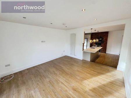 3 bedroom flat to rent - Photo 2