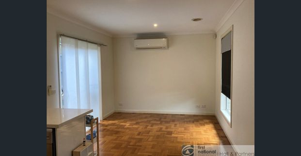 TOWNHOUSE! - Photo 1