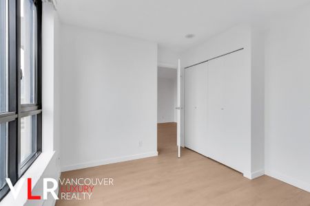 Condo in Downtown Vancouver, BC - Photo 3