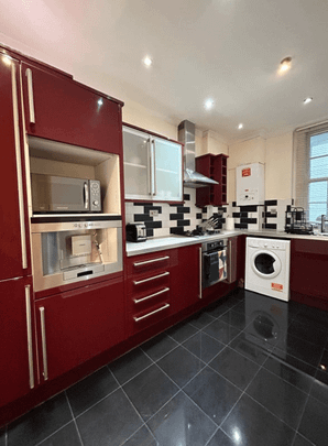 1 bedroom in a flat share to rent - Photo 1