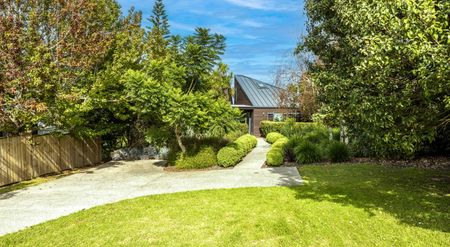 Stunning Coastal Executive Home in Picnic Bay - Photo 4