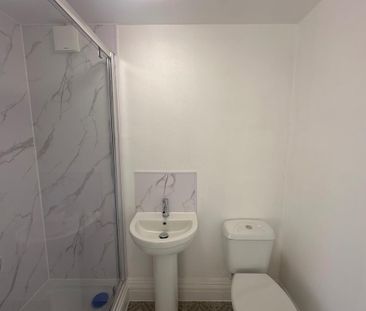 1 bedroom in a house share to rent - Photo 6