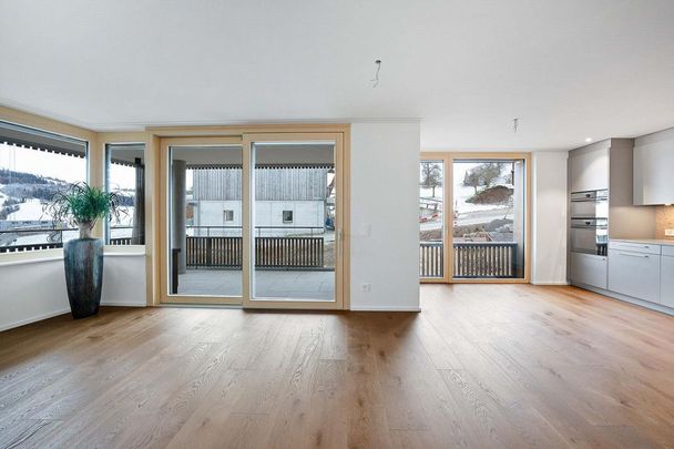 Quiet and modern 2.5-room apartment in Degersheim - Photo 1