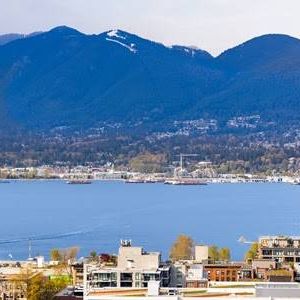 Stylish 2BR/2BA Downtown Vancouver Apt with Stunning Views & Prime Loc - Photo 1