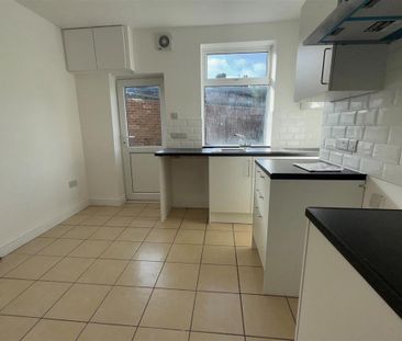 2 bedroom terraced house to rent - Photo 4
