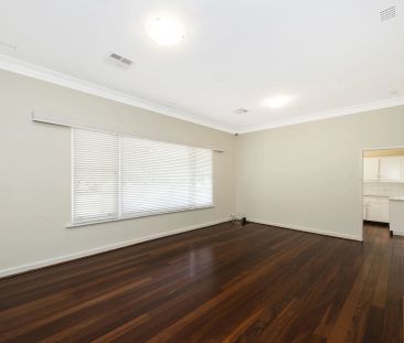 Bright & Spacious Character Home - Photo 3