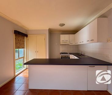 FRESHLY PAINTED THROUGHOUT UNIT IN GREAT LOCATION! - Photo 5