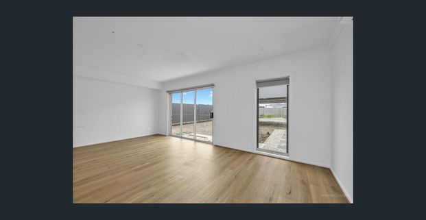 4-bedroom Townhouse - Modern & Practical! - Photo 1