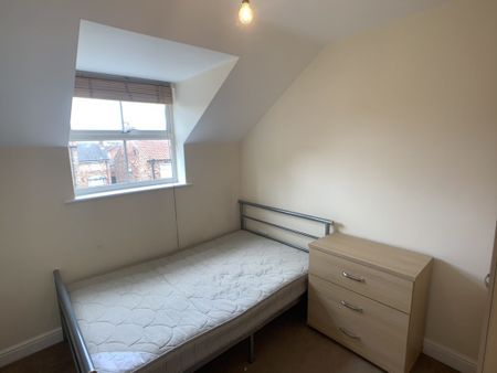 Berkeley House, Lawrence Street - P10571 - Photo 2