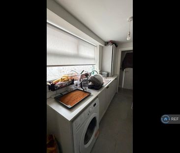 2 bedroom semi-detached house to rent - Photo 4