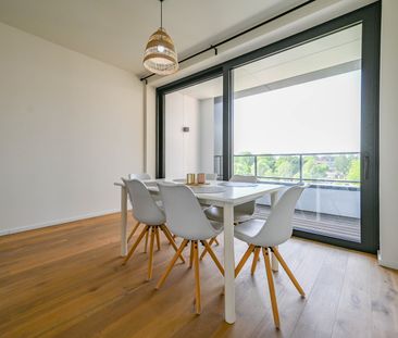 Ruim tweeslaapkamer appartement met zicht op het water - Photo 3