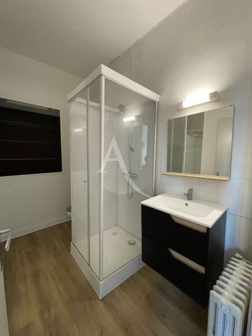 Location Appartement 1 pièce 29m² FONTENAY LE COMTE 85200 - Photo 2