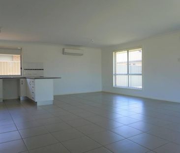 Low Maintenance 3 Bedroom Home - Photo 4