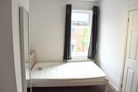 1 bedroom in a house share to rent - Photo 3
