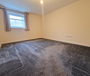 2 bedroom ground floor flat to rent - Photo 6
