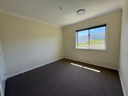 Luxrious Brand New Bugendore 4 bedroom Home - Photo 5