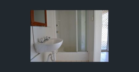 Convenient Living on Cessnock Road - Photo 2