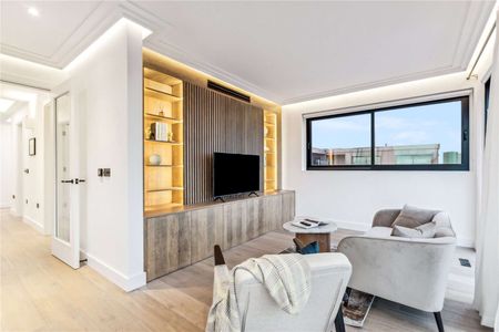 A superb two bedroom penthouse with balcony - Photo 4