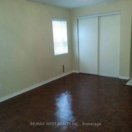 main level etobicoke gem 1 bed parking and laundry onsite - Photo 1