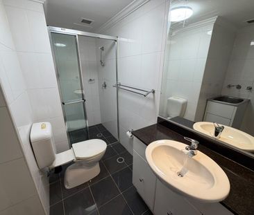 Level 24 Apartment With Stunning City Views - Maestri Towers - Photo 5
