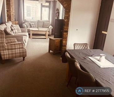 2 bedroom end of terrace house to rent - Photo 1