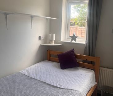 Regency Place Room 2 - Photo 3